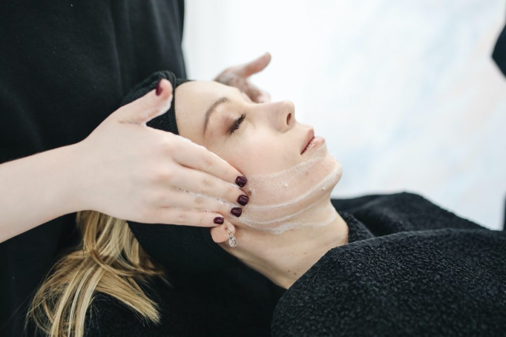 4 Reasons Why Moisturizing Oily Skin Is Important